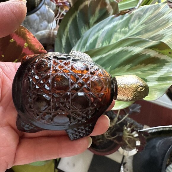 Avon perfume turtle bottle - Picture 1 of 1